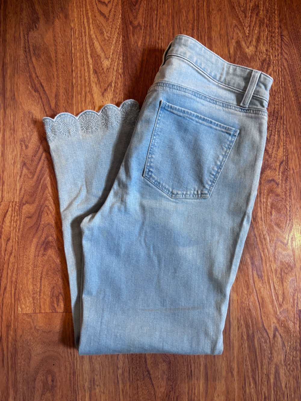 Talbots Light Blue Women’s Jeans With Scalloped Cropped Ankle